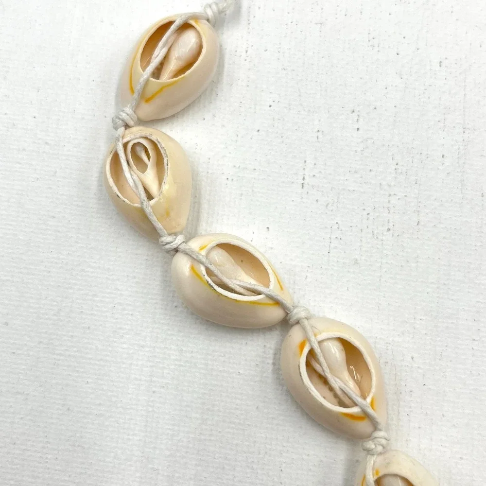 Vintage Natural Cowrie Shell Necklace Gold Metallic Accent Cream Cord Beachy Y2K - Picture 6 of 12